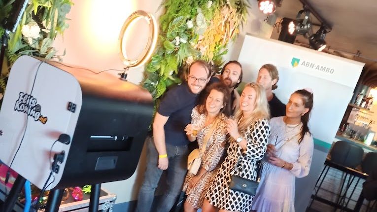 Ontdek de Voordelen van Photobooth Verhuur in Den Haag: Maak Je Evenement Ongelooflijk Leuk en Interactief!